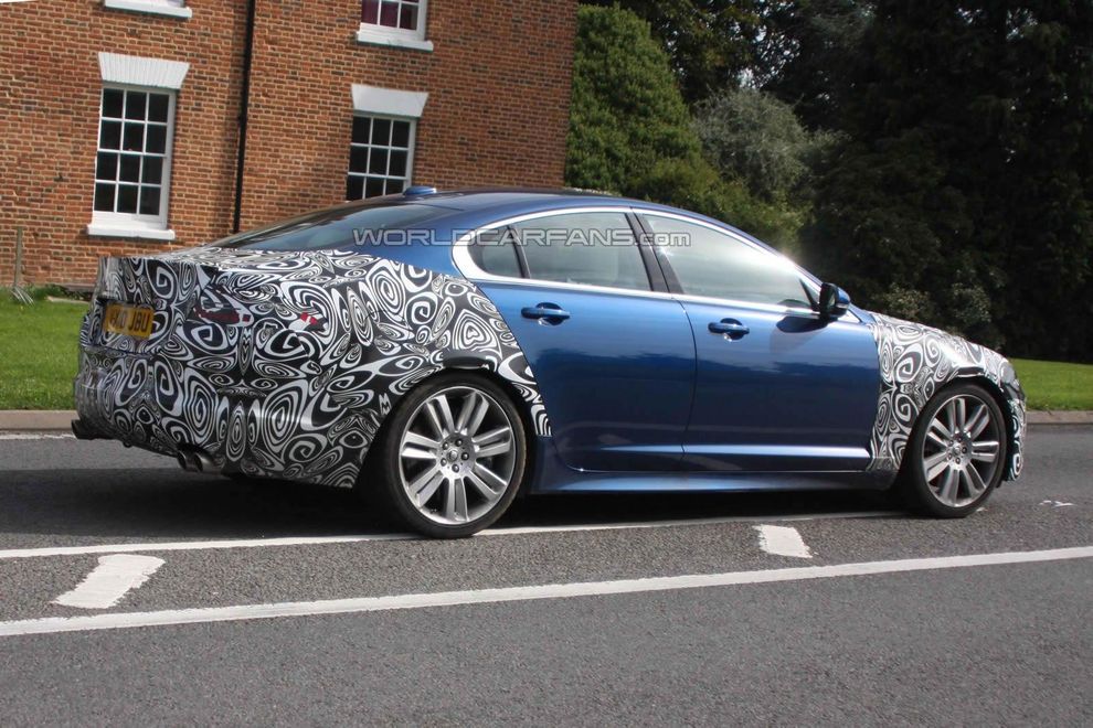 Nowy Jaguar XF-R 2012 po face liftingu - zdjcie szpiegowskie