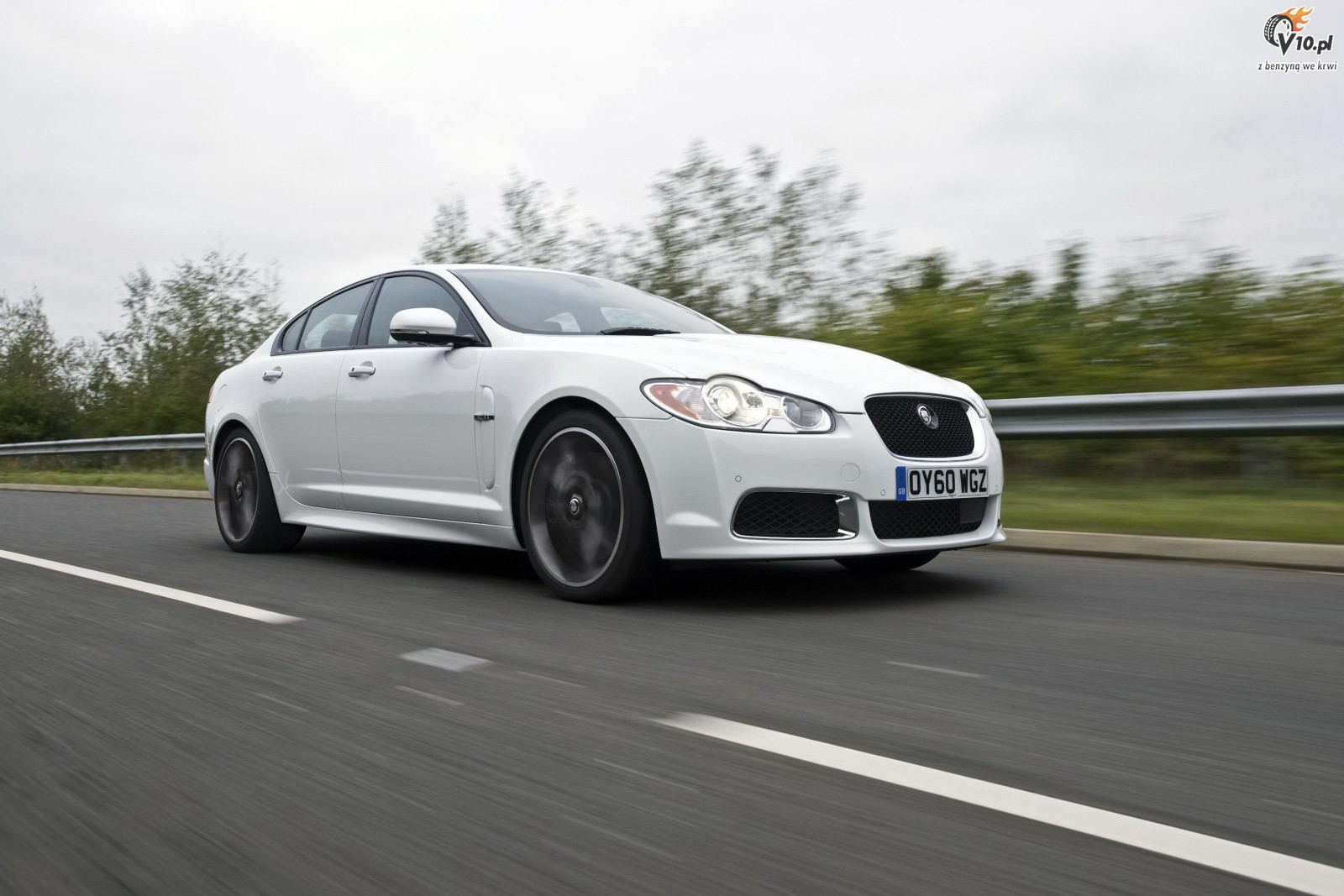 Jaguar XF Black Pack