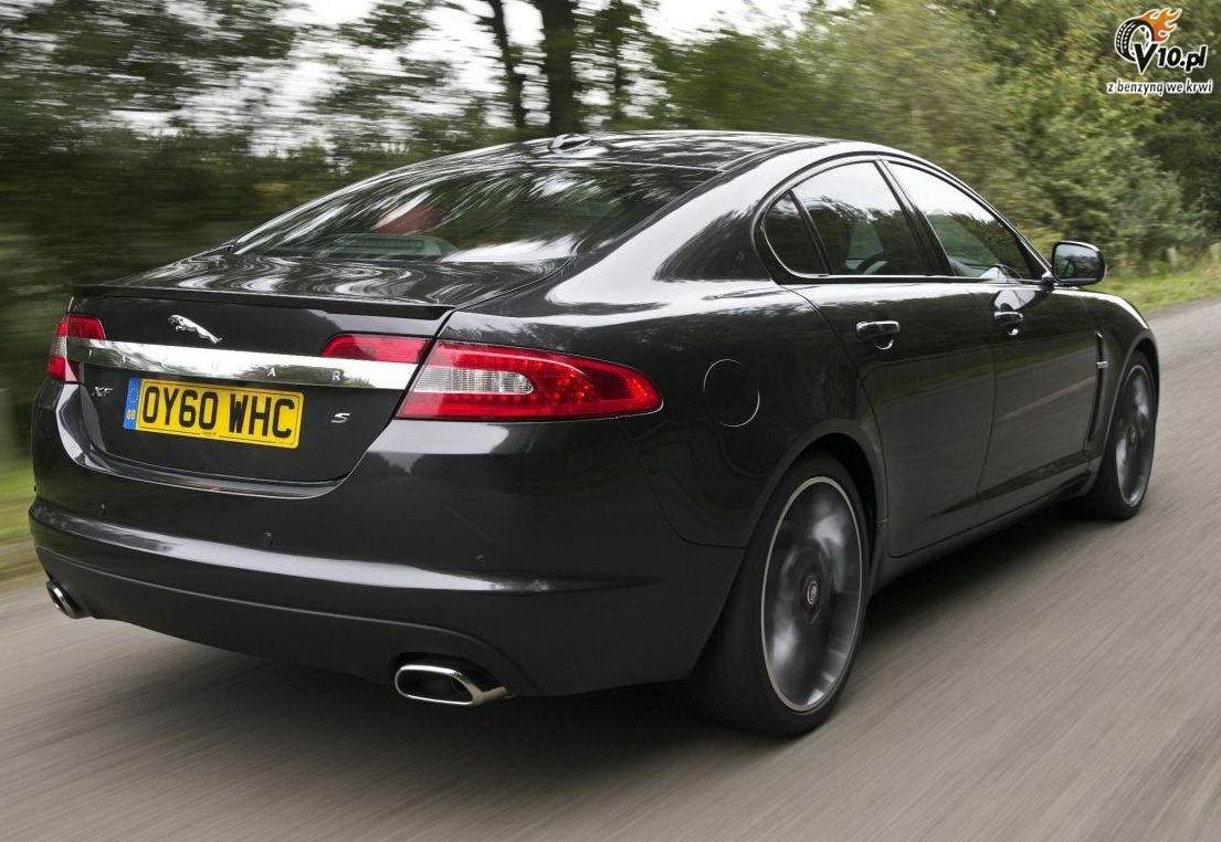 Jaguar XF Black Pack