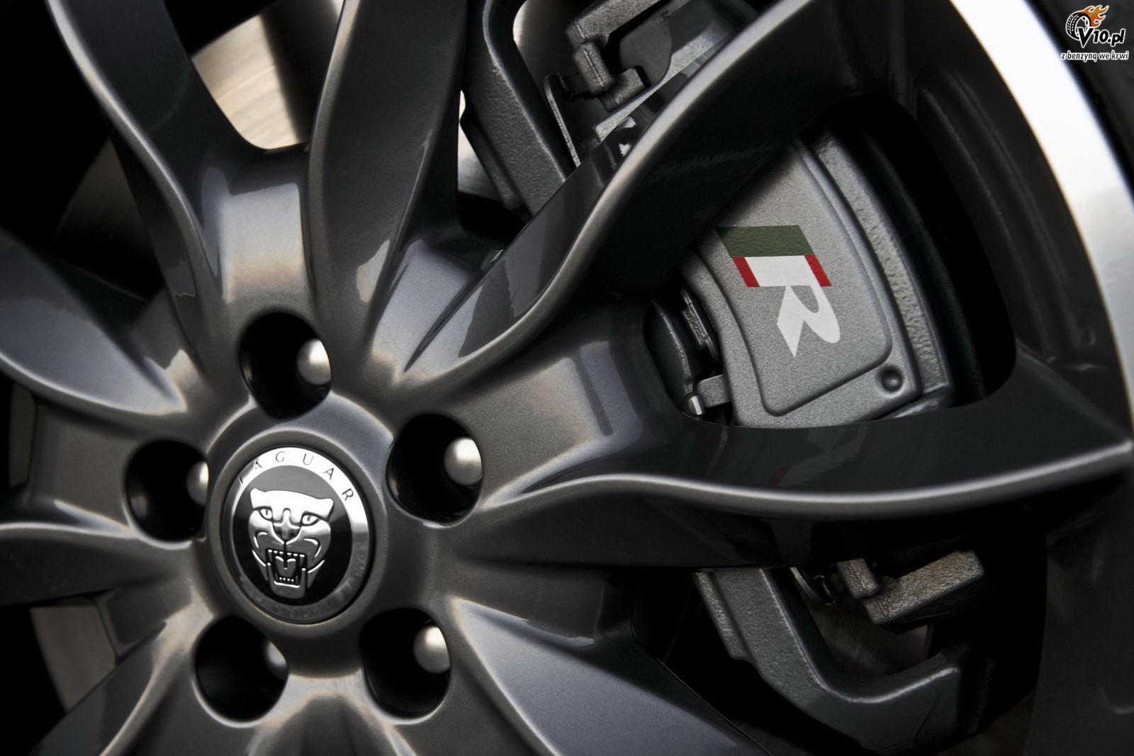 Jaguar XF Black Pack