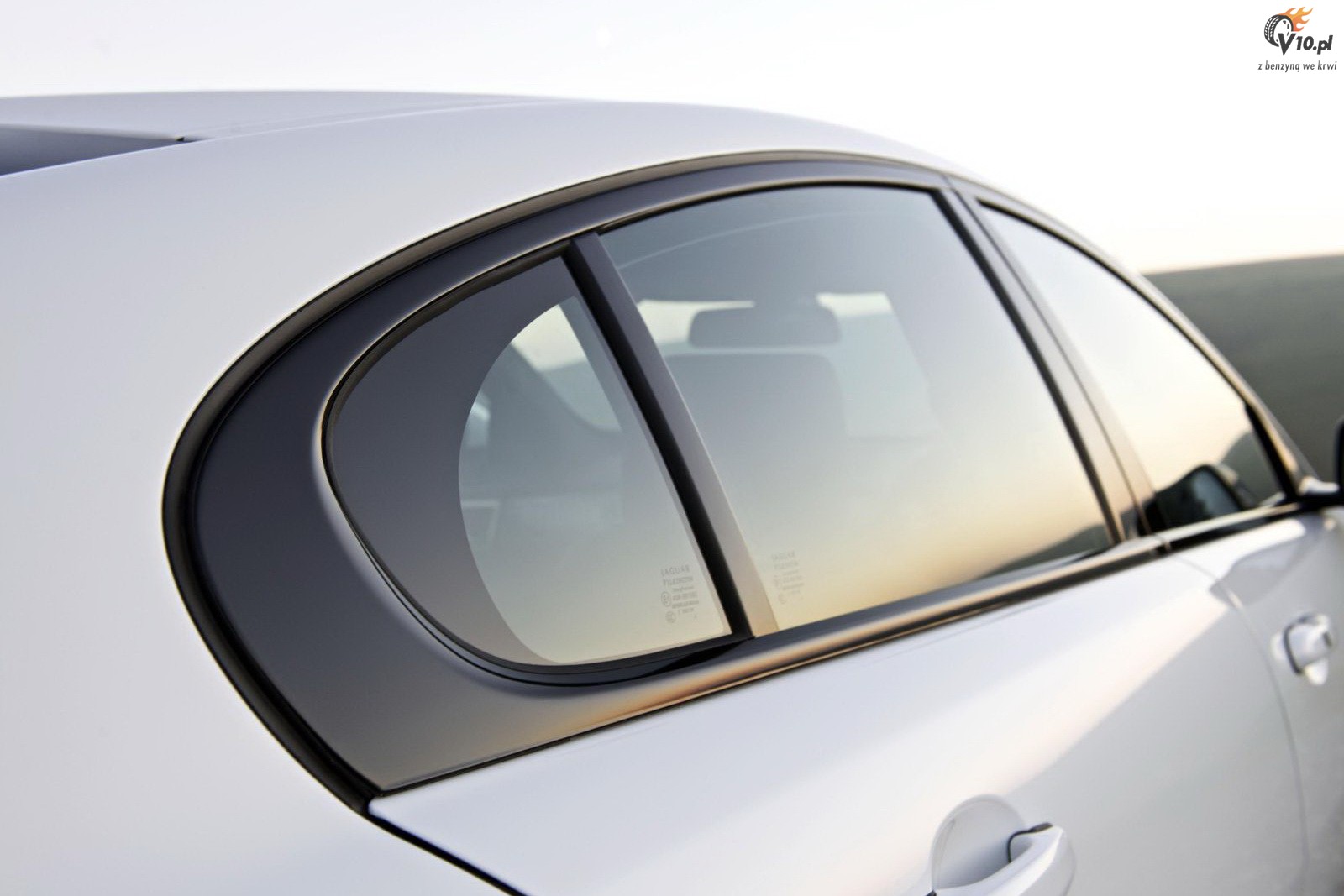 Jaguar XF Black Pack