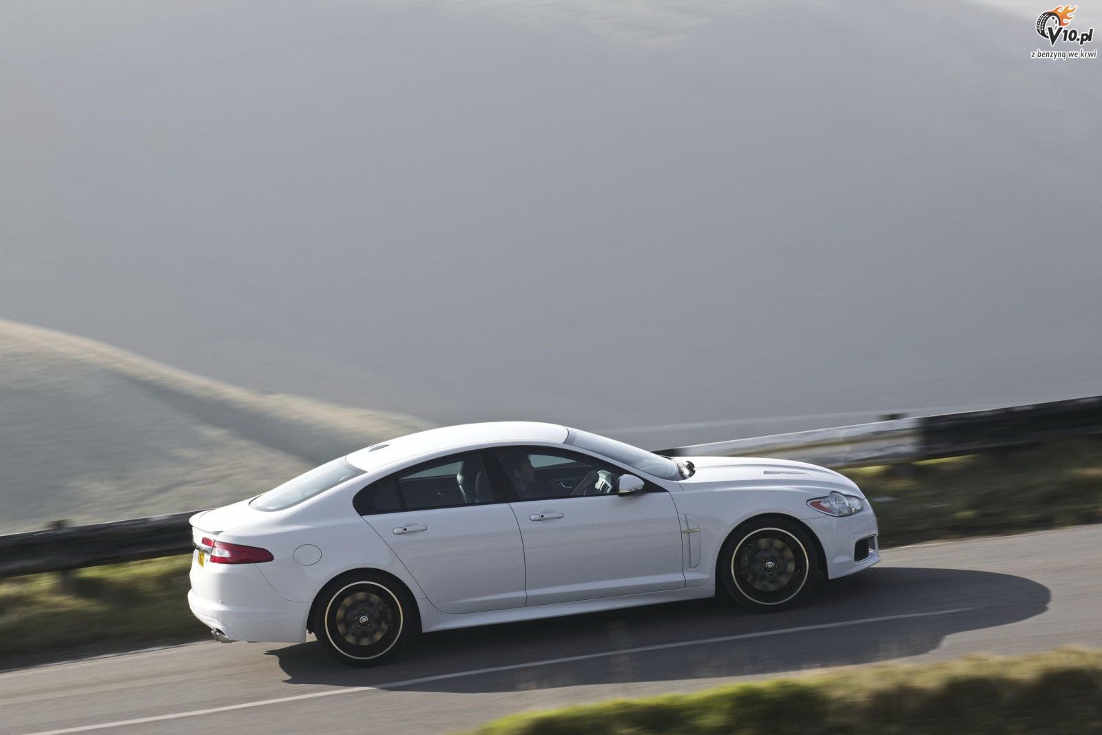 Jaguar XF Black Pack