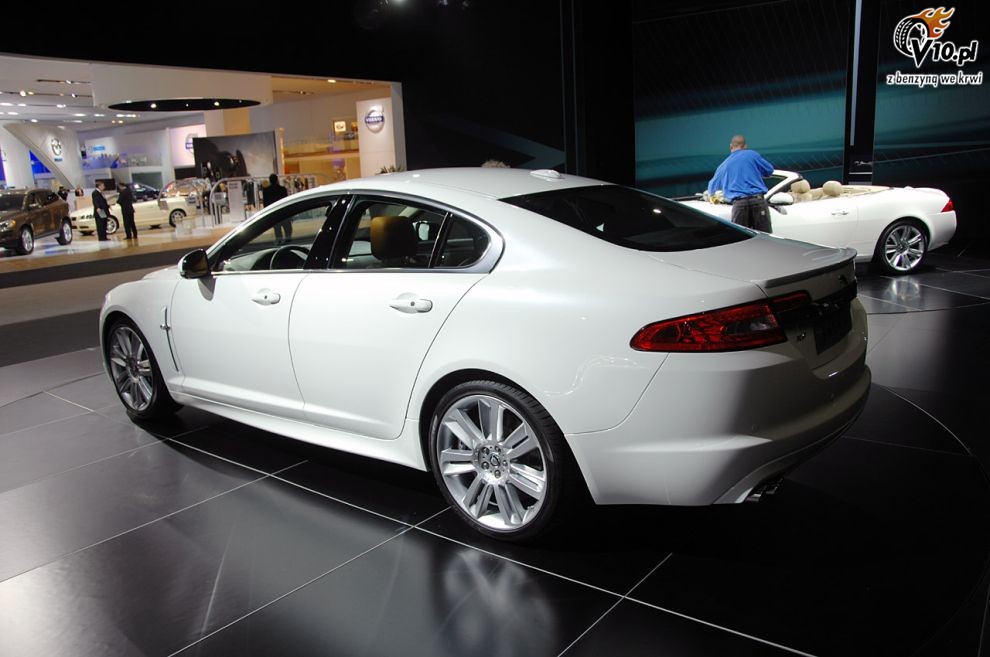 Jaguar XF-R