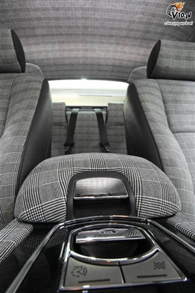 Jaguar XKR 75 z nietypowym wntrzem
