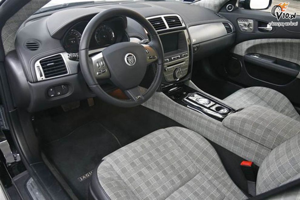Jaguar XKR 75 z nietypowym wntrzem