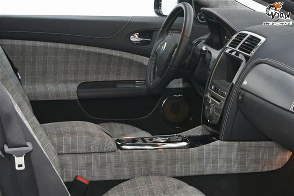 Jaguar XKR 75 z nietypowym wntrzem