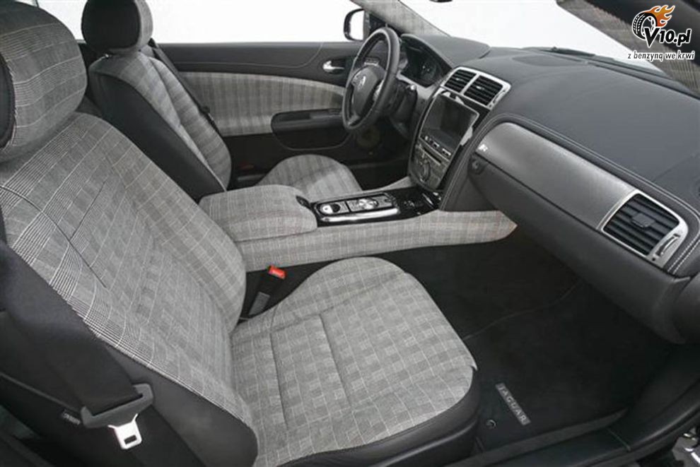 Jaguar XKR 75 z nietypowym wntrzem