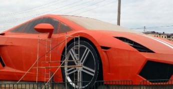 Rosyjski klub piłkarski stworzył gigantyczny pomnik Lamborghini...