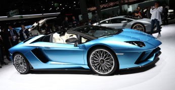 Lamborghini Aventador S Roadster - błękitna piękność we...