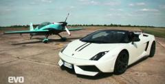 Lamborghini vs samolot