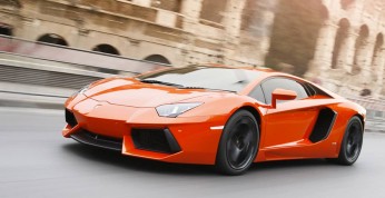Płonące Lamborghini - 6000 Aventadorów wezwanych do serwisu
