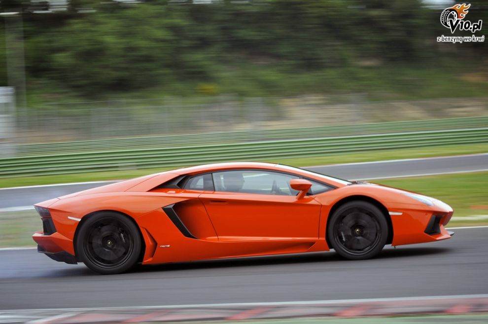 Lamborghini Aventador LP700-4