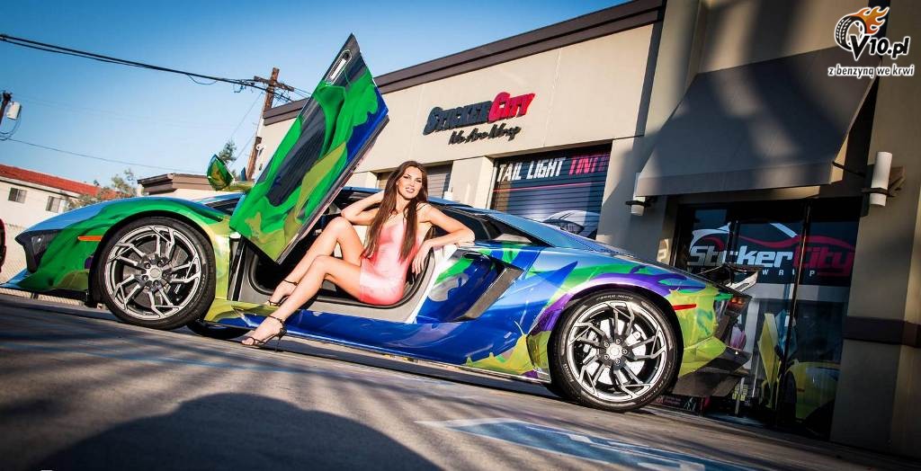 Lamborghini Aventador i modelka