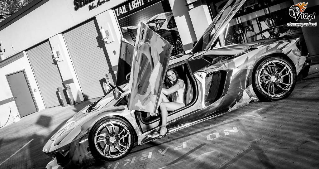 Lamborghini Aventador i modelka