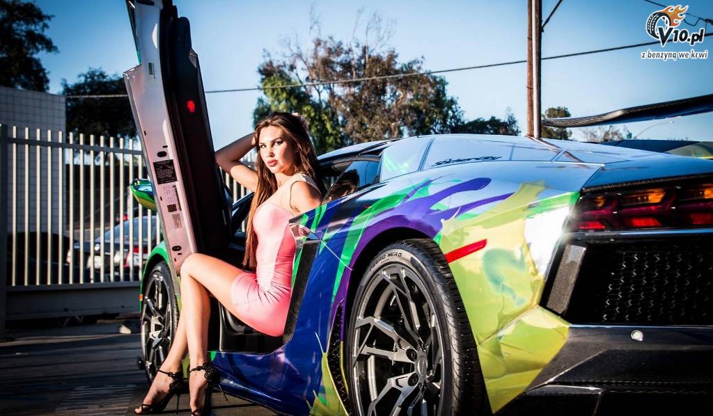 Lamborghini Aventador i modelka