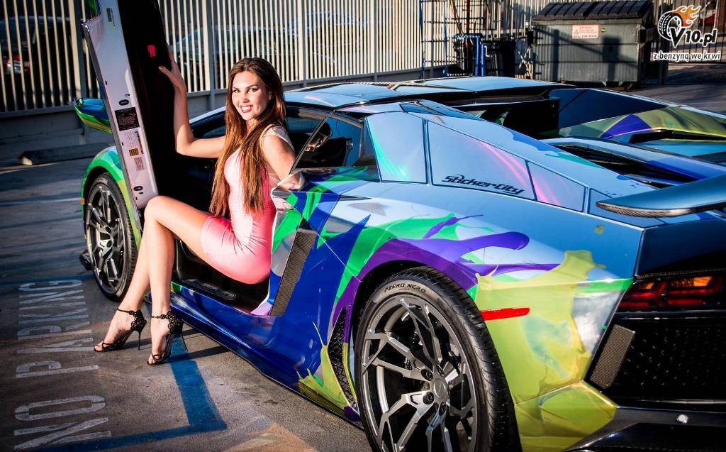Lamborghini Aventador i modelka