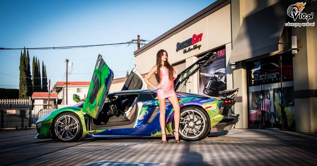Lamborghini Aventador i modelka