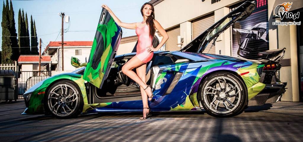 Lamborghini Aventador i modelka