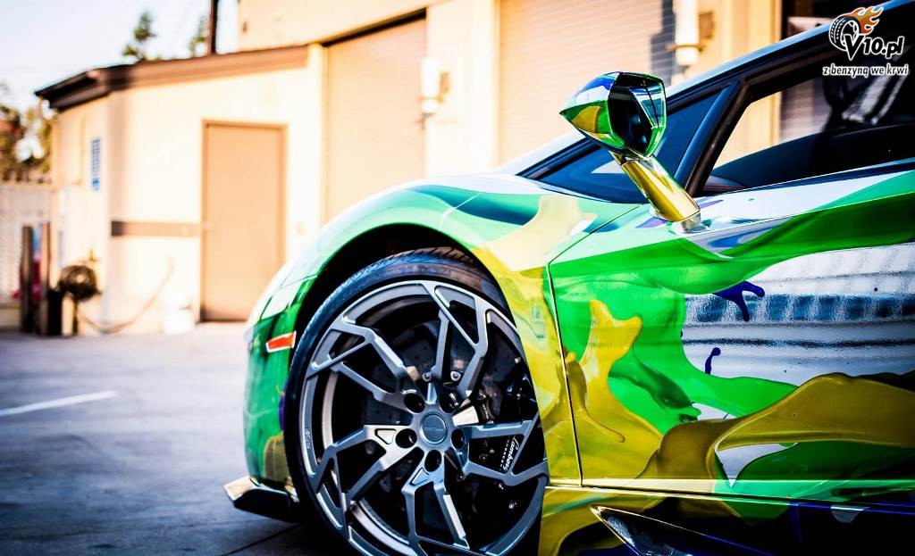 Lamborghini Aventador i modelka