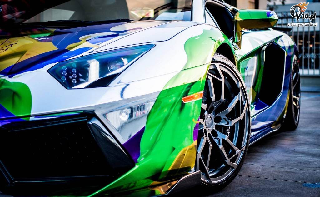 Lamborghini Aventador i modelka