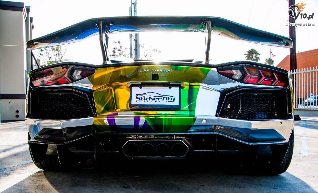 Lamborghini Aventador i modelka