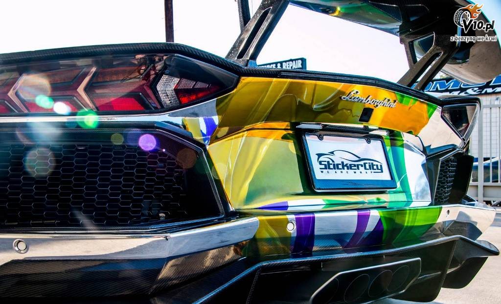 Lamborghini Aventador i modelka