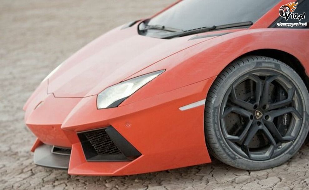 Lamborghini Aventador LP700-4