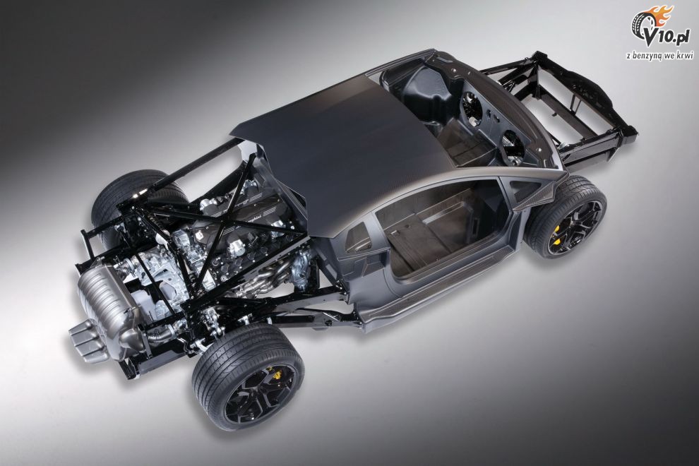 Lamborghini Aventador LP700-4 - rama z koami i silnikiem