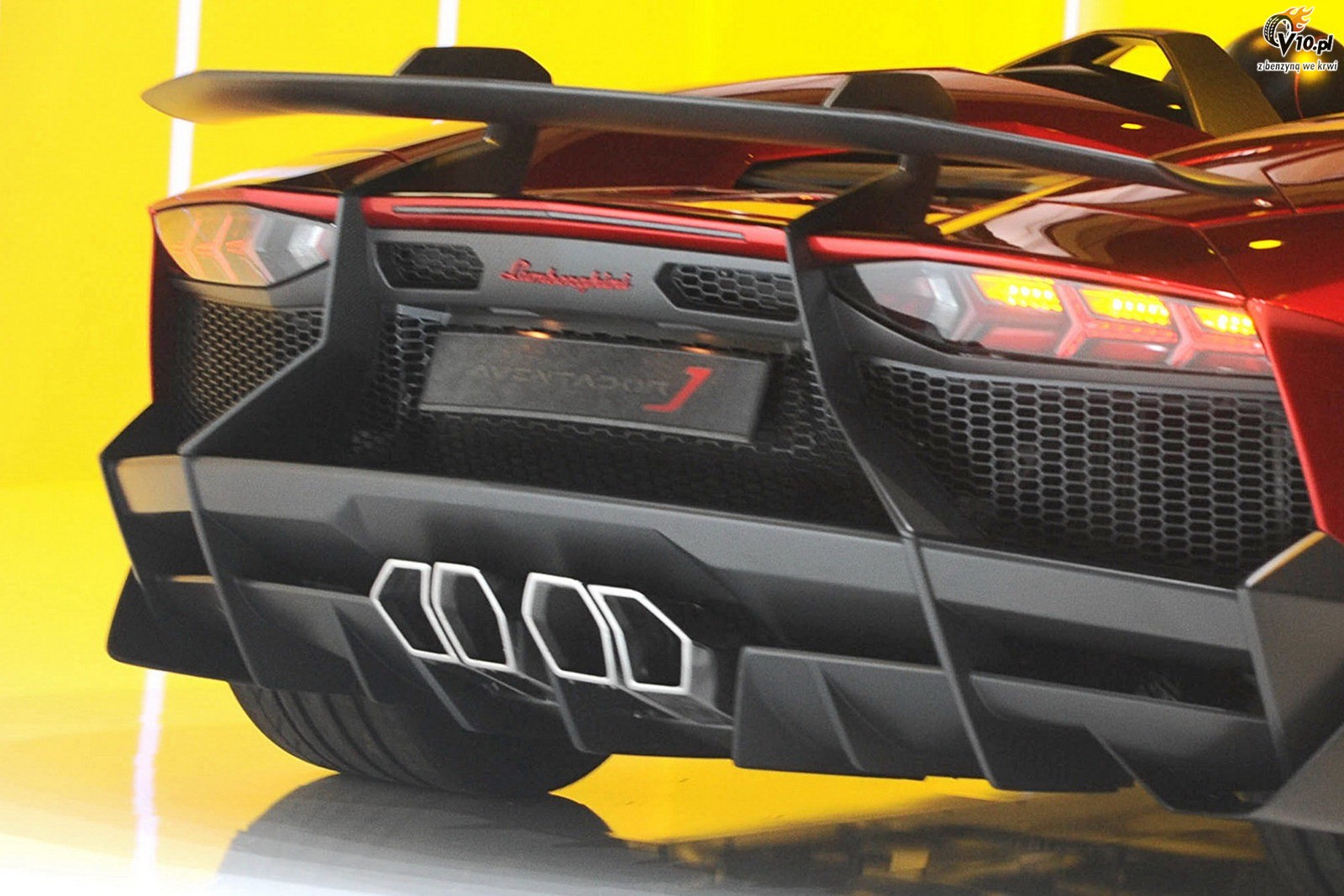 Lamborghini Aventador J