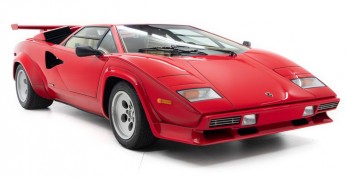 Lamborghini Countach należący do Mario Andretti zostało...