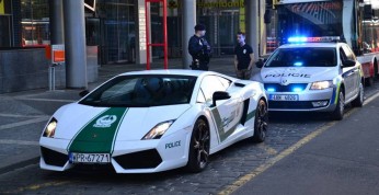 Lamborghini stylizowane na radiowóz z Dubaju przyłapane w Pradze