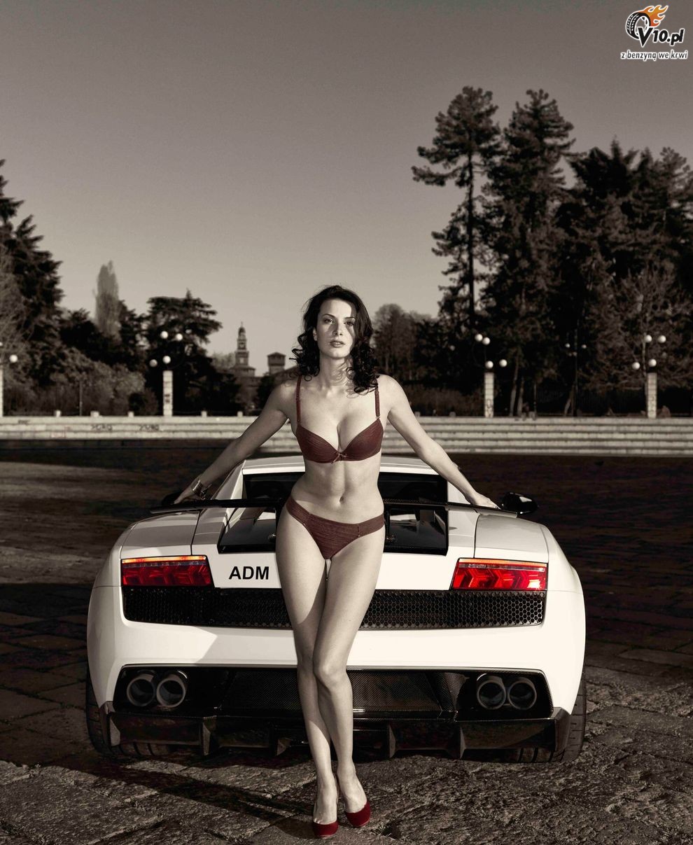 Lamborghini Gallardo LP570-4 Superleggera i modelka
