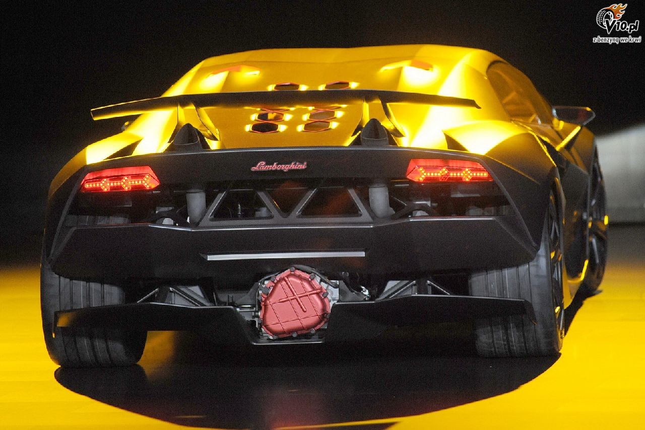 Lamborghini Sesto Elemento