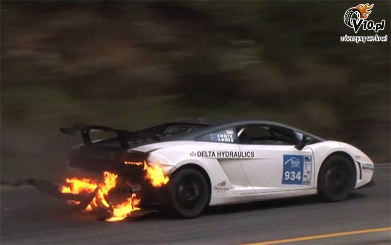 Lamborghini Gallardo w pomieniach