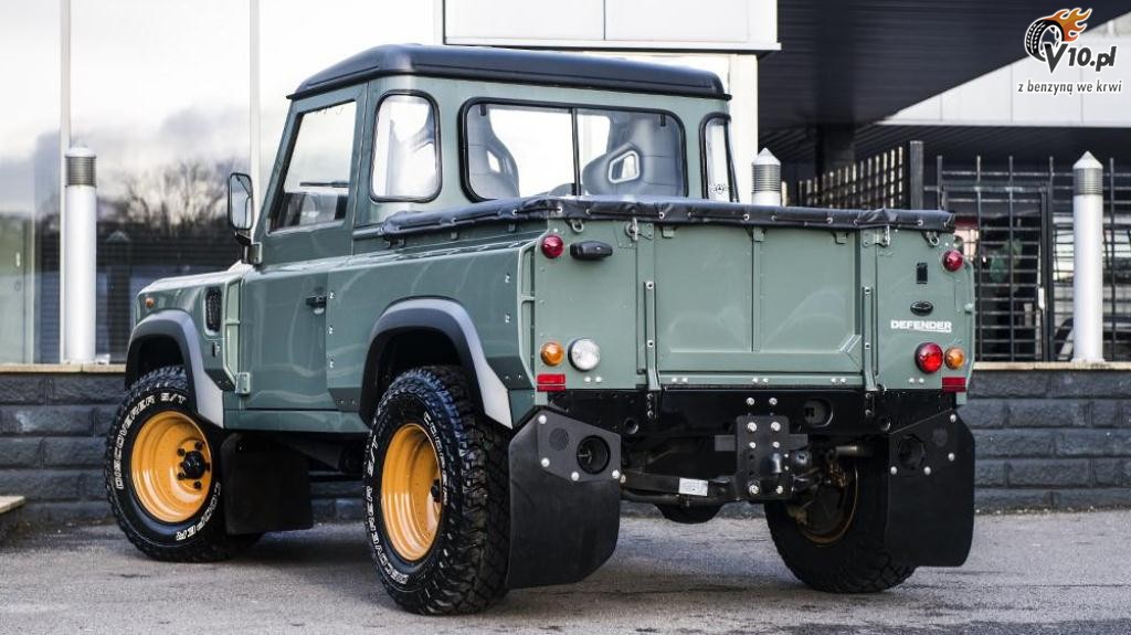 Land Rover Defender Pickup Kahn Design