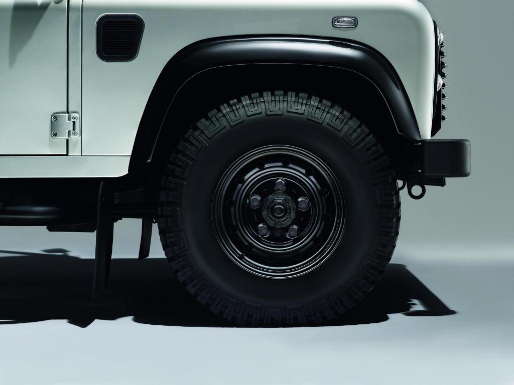 Land Rover Defender Silver Black