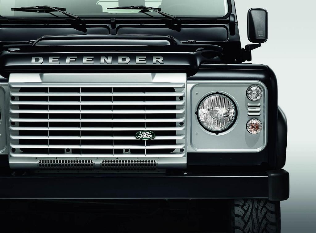 Land Rover Defender Silver Black