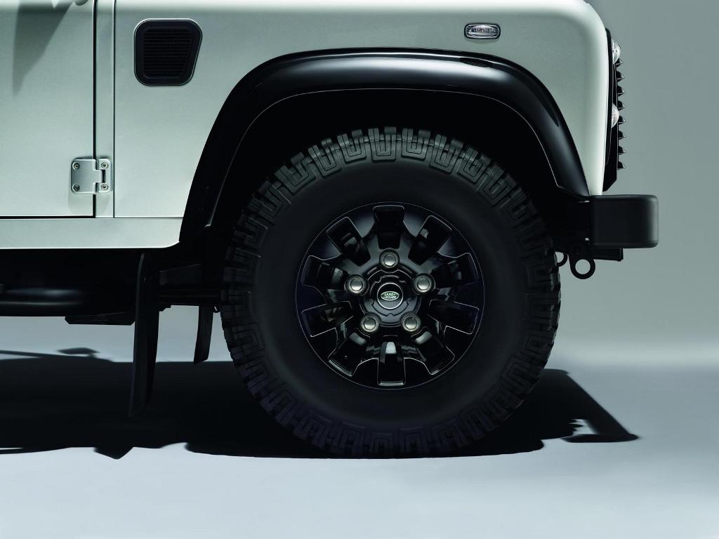 Land Rover Defender Silver Black