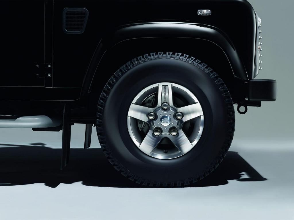 Land Rover Defender Silver Black