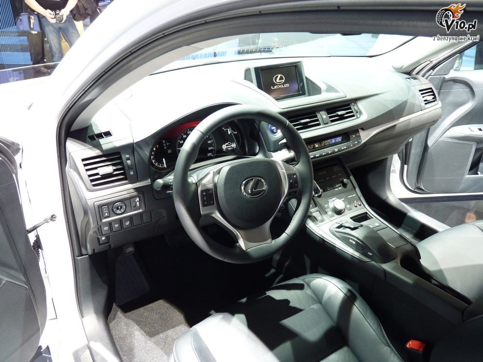 Nowy Lexus CT 200h 2011 - Geneva Motor Show 2010