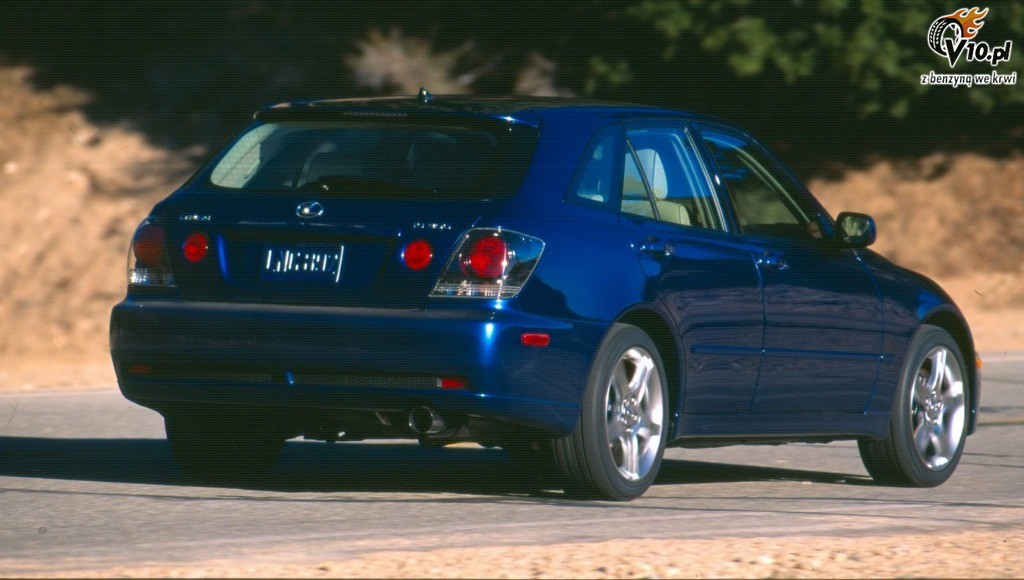 Lexus IS Sport Cross
