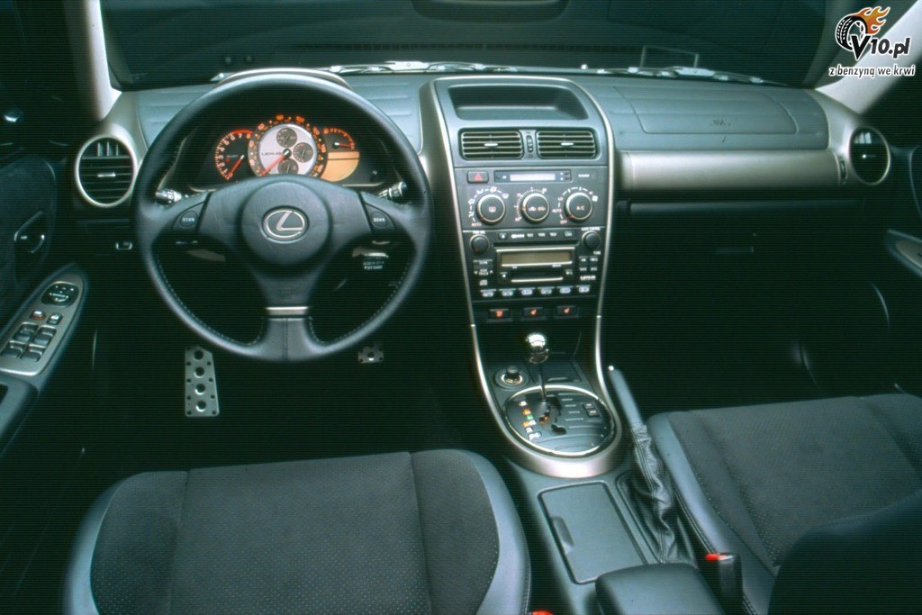 Lexus IS Sport Cross