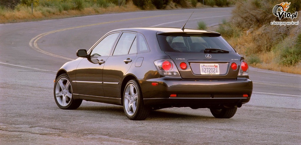 Lexus IS Sport Cross