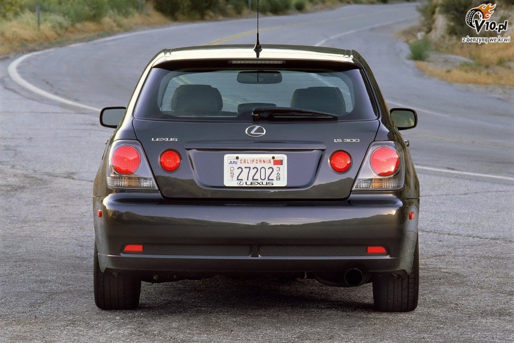 Lexus IS Sport Cross