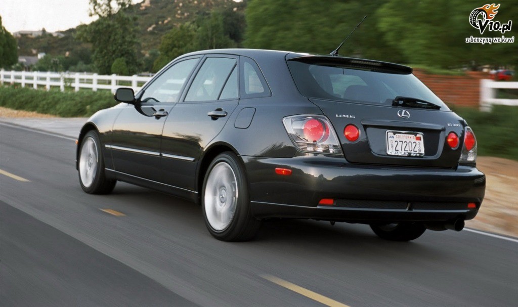Lexus IS Sport Cross