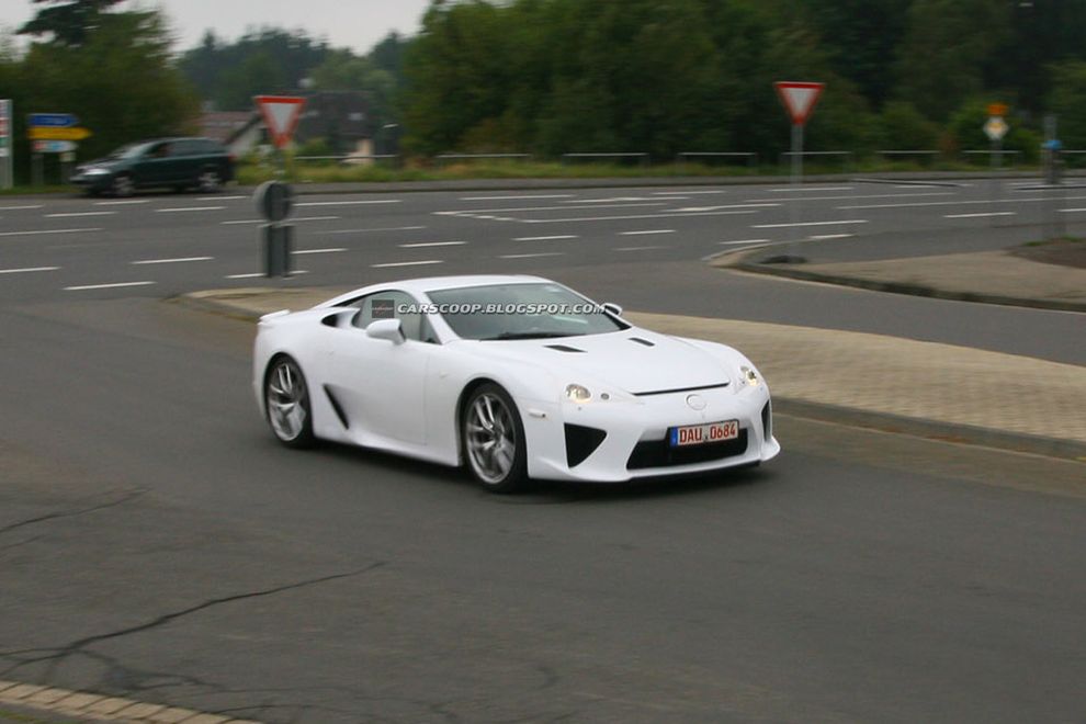 Nowy Lexus LF-A - zdjcie szpiegowskie