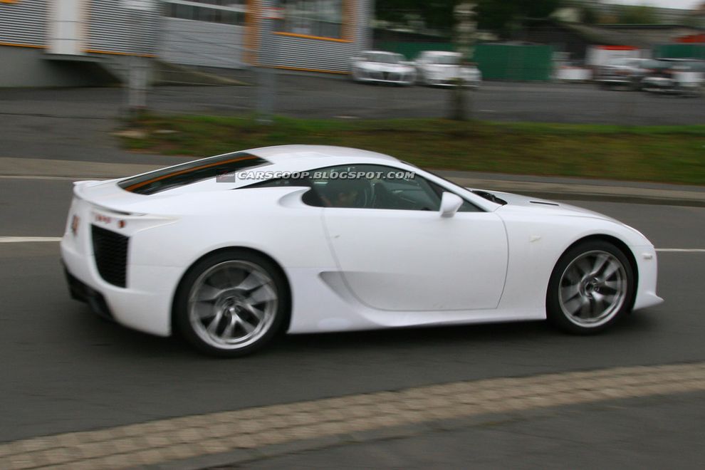 Nowy Lexus LF-A - zdjcie szpiegowskie