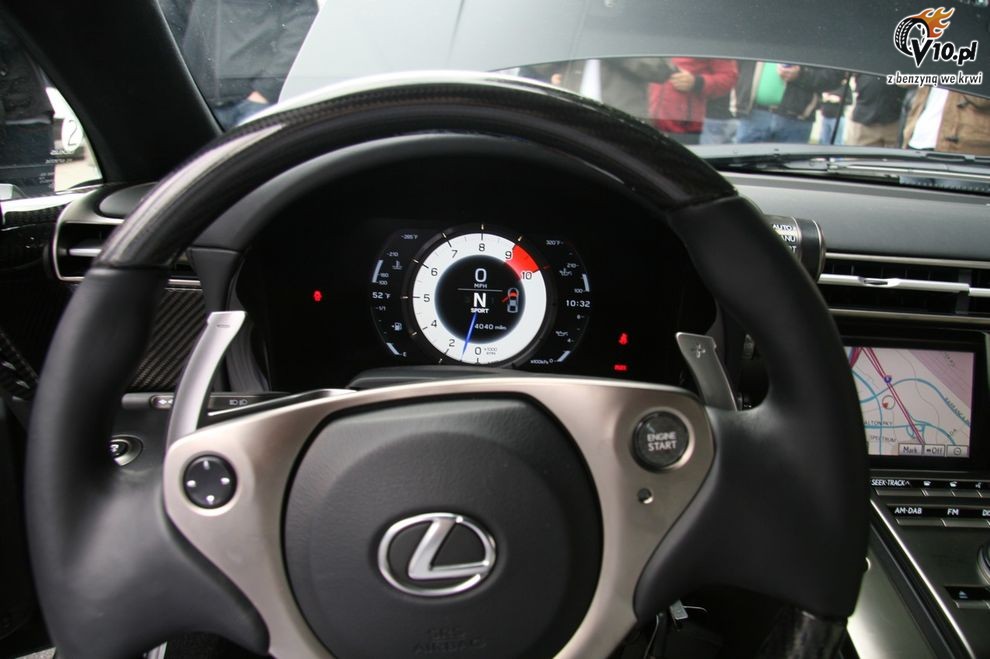 Lexus LF-A przed Los Angeles Auto Show