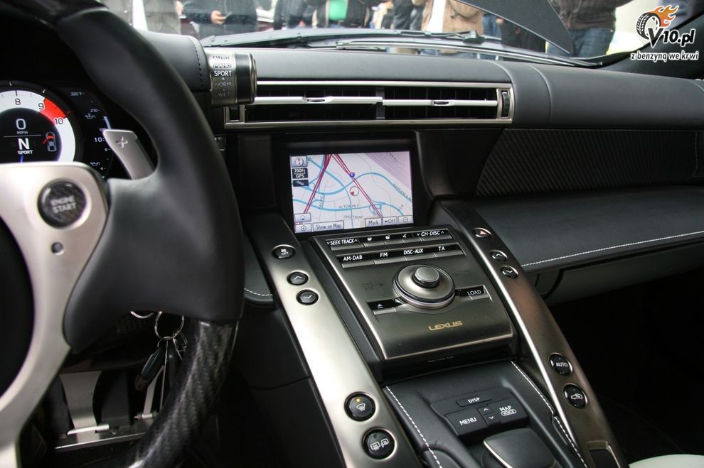 Lexus LF-A przed Los Angeles Auto Show