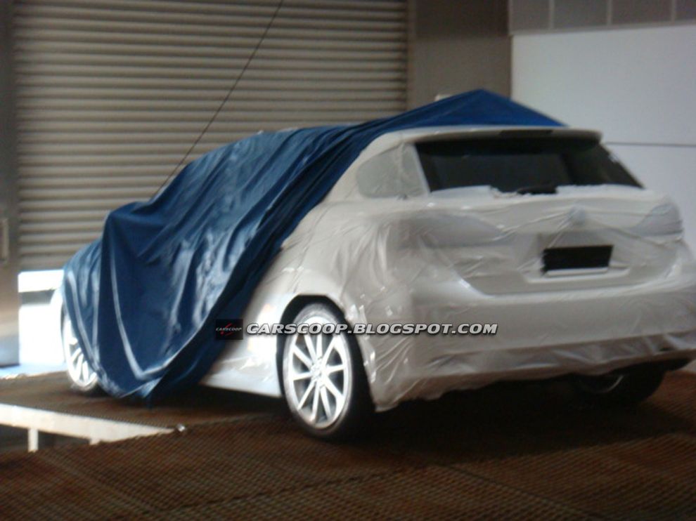 Nowy Lexus LF-Ch - zdjcie szpiegowskie